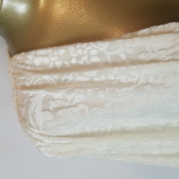 SAINT GENIES CREAM COLOR FLOCKED VELVET DRESS WITH BISHOP SLEEVES - Picture 4 of 9